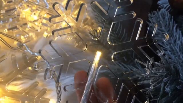 Электрогирлянда - бахрома ВОЛШЕБНЫЕ СНЕЖИНКИ, 8 тёплых белых LED, 105 см, таймер, батарейки 482706 смотреть онлайн