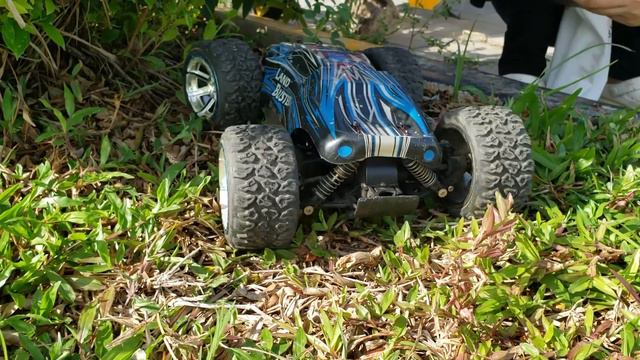 Monster Truck Land Buster 4WD Running at Car Parking | Remote Control Car смотреть онлайн
