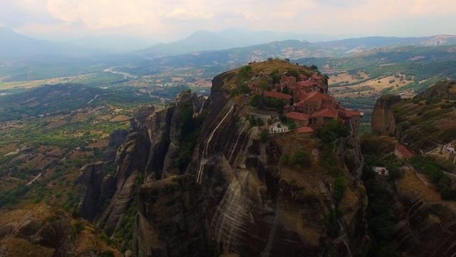 Монастыри Метеоры в Греции - Monasteries Meteoras Suspended In The Air (Greece)
