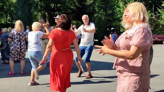 А МНЕ БЫ, А МНЕ БЫ! ТАНЦЫ ХАРЬКОВ УКРАИНА АВГУСТ 2023 смотреть онлайн