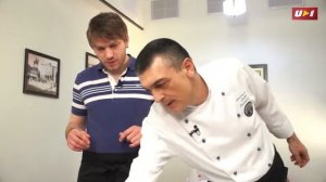 Денис Борсук и Саша Радоджич готовят котлету по-цыгански