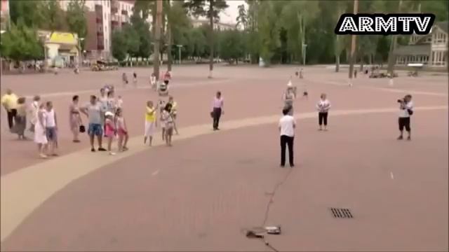 Армянин Заворажил прохожих Армянским дудуком Браво смотреть онлайн
