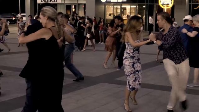 Флешмоб Аргентинского Танго \ TANGO FLASH MOB смотреть онлайн