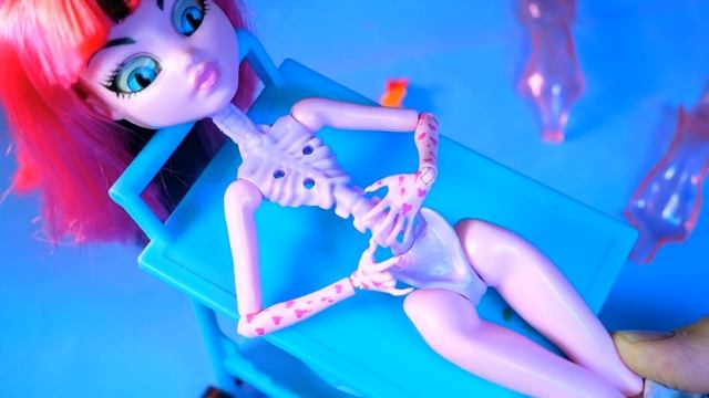ЧАТ НА ВЫЛЕТ! ? СВИДАНИЕ С МОНСТРОМ? Inner Monster Fearfully Feisty 'n Fangtastic Love Обзор смотреть онлайн
