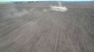 ПОСЕВНАЯ: КИРОВЕЦ с 12 метровой сеялкой сеет рапс, а второй летает по полю с дискатором Vaderstad!