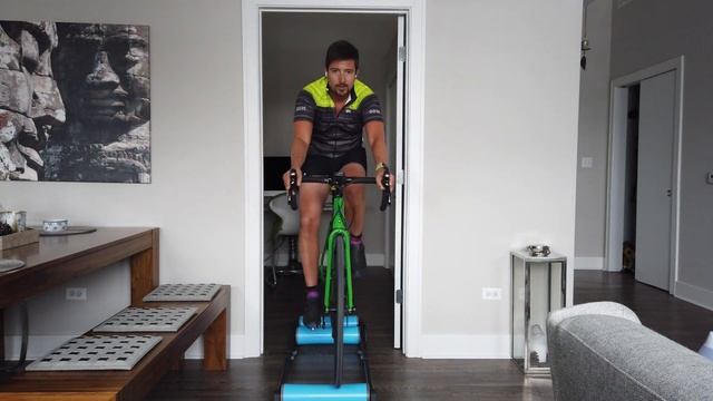 The Chicago Chronicles - Riding on my Tacx Galaxia Rollers the first time смотреть онлайн