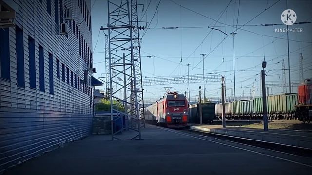 Электровоз ЭП1М-440 с пассажирским поездом