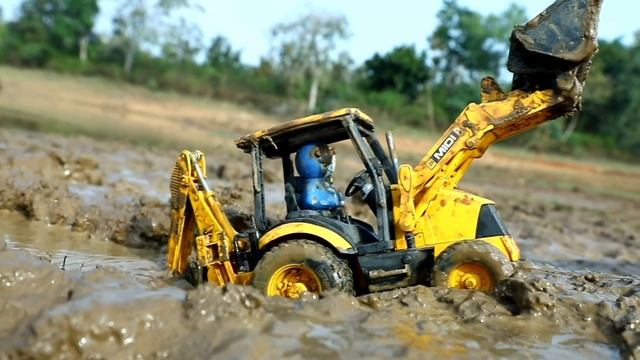 Экскаватор JCB застрял в болоте смотреть онлайн