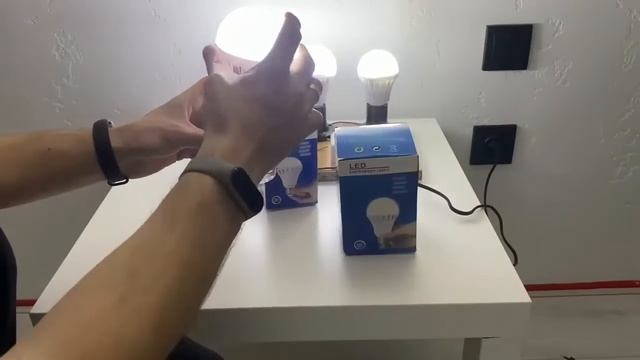 Енергозберігаюча LED лампочка 220v 9W з вбудованим акумулятором смотреть онлайн