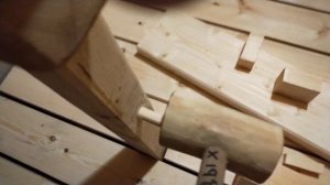 Деревянная лавка в баню без гвоздей.