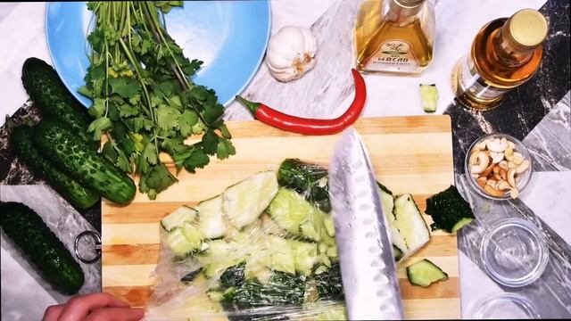 Салат битые огурцы. Рецепт за 1 минуту! Salad Crushed cocumbers. 1 minutes recipe. смотреть онлайн