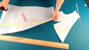 Раскрой праздничного Новогоднего платья с драпировкой. Пошаговый мастер класс.mp4