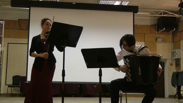 А. Пьяццолла "Cafe 1930" Исполняет Екатерина Луковская Скрипка Андрей Луковский Баян смотреть онлайн