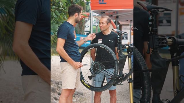 NUOVA MTB PER LEE COUGAN? LEONARDO PAEZ SI FA “SCAPPARE” QUALCOSA смотреть онлайн