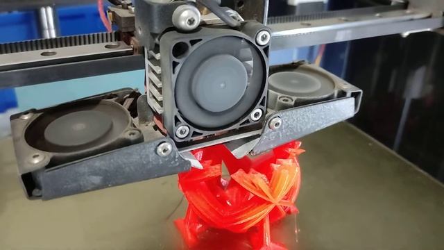 3D принтер печатает новогоднюю игрушку смотреть онлайн