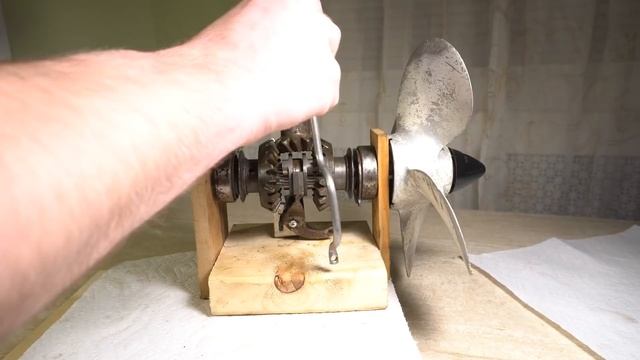 Как устроен редуктор лодочного мотора , переключение передач вперед / назад смотреть онлайн