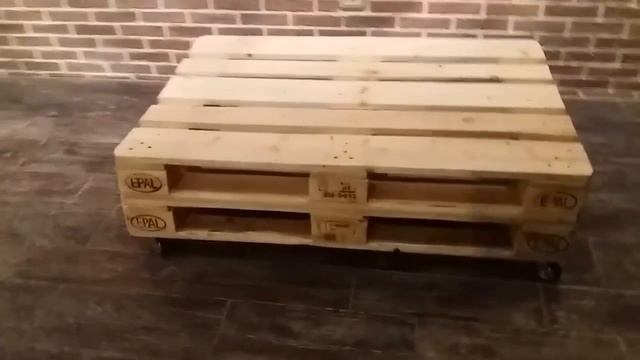 Журнальный столик из поддонов для ресторана "Лобио" от KINGPALLET. Столик из поддонов на колёсах смотреть онлайн