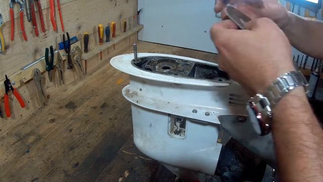 How to replace impeller on an outboard motor (Johnson 25hp) смотреть онлайн