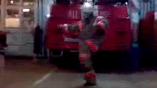Смешное видео. Ржака. Пожарные отдыхают) смотреть онлайн