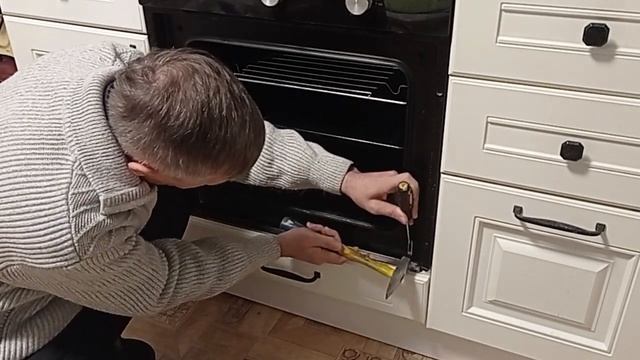 Восстановление прилегания двери встроенного духового шкафа смотреть онлайн