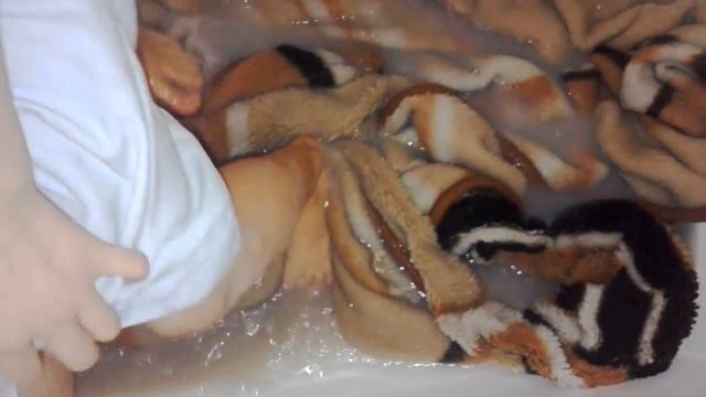 НОЖНАЯ СТИРКА- ПОТРЯСАЮЩИЙ ДЕТСКИЙ АТТРАКЦИОН)))