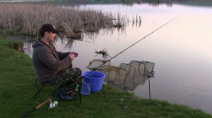 Ловля карася на фидер, прекрасная рыбалка на сельском водоёме.