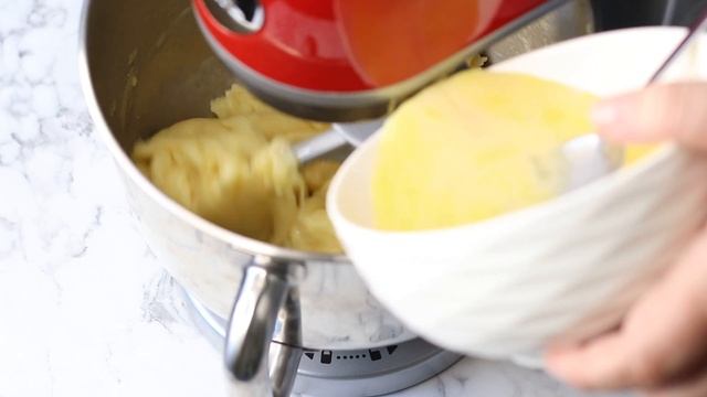 Узнайте секрет заварного теста. Эти эклеры покупают лучше всех! смотреть онлайн