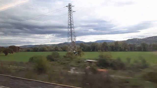 DE ROMA PARA MILÃO NO TREM DE ALTA VELOCIDADE | CAÍ EM UM GOLPE NA TERMINI | Vlog 4 na Itália смотреть онлайн