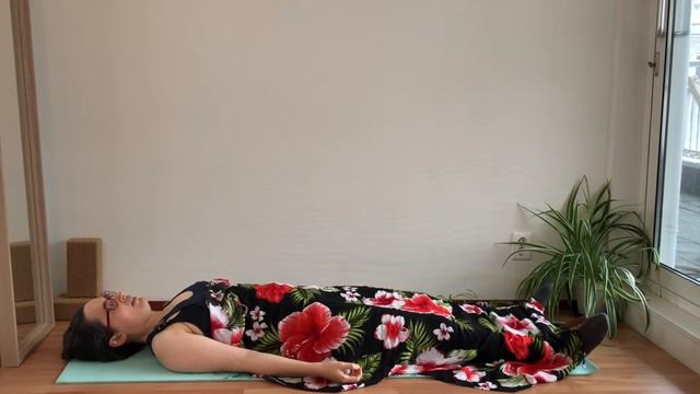 Guided meditation Yoga Nidra with Yoganasanas смотреть онлайн