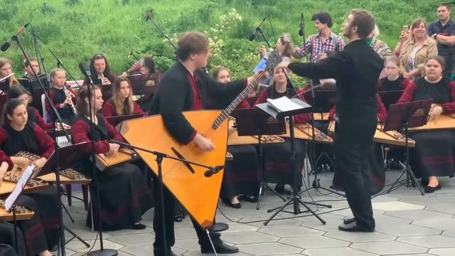 Оркестр «Русские звоны», Пьеса для большой балалайки (фрагмент), Парк «Зарядье» смотреть онлайн