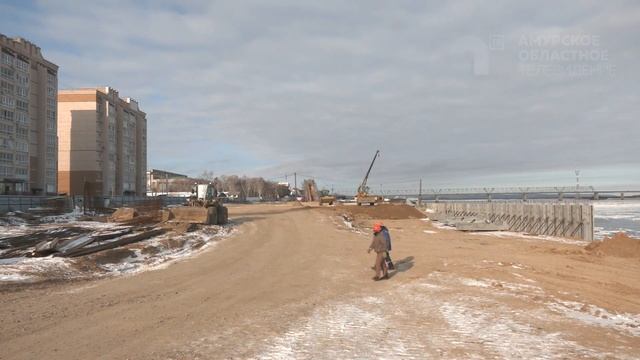 В Благовещенске продолжают обновлять набережную реки Зея смотреть онлайн