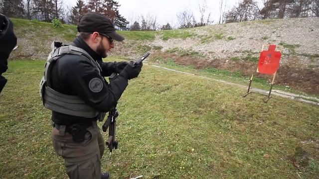 AK vs AR | Clash of the Rifles смотреть онлайн
