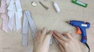 Галстук-брошь для девочки из декоративной ленты «Гусиная лапка».