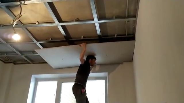 Как одному крутить подвесной потолок из гкл смотреть онлайн