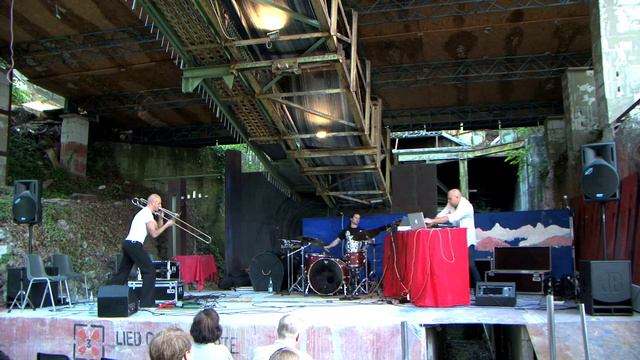 NOISEZONE live 2013 - excerpt 1 - (Sebastian Smolyn, Artur Smolyn, Daniel Buess) смотреть онлайн