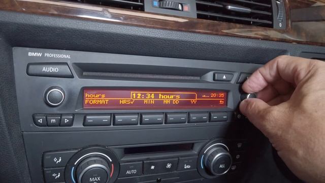 BMW E90 328i 335i How to set the Date and Time (DIY Time setting) смотреть онлайн