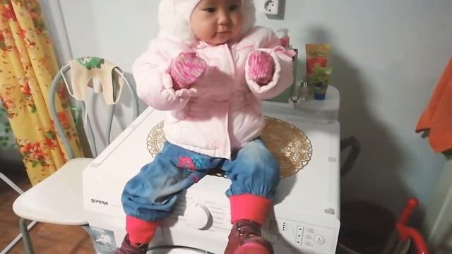 Vlog?♀️ДЕТИ ЦВЕТЫ ЖИЗНИ! Утепляемся! Варежки надели, доча радуется! смотреть онлайн