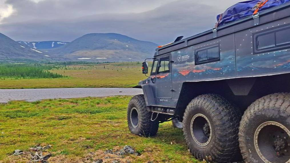 Экспедиция на Полярный Урал! Рыбалка на Ямальского хариуса! На вездеходе по горам и болотам! Часть 1 смотреть онлайн