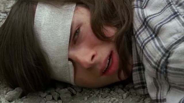 Ниган заставляет Рика отрубить руку сыну.