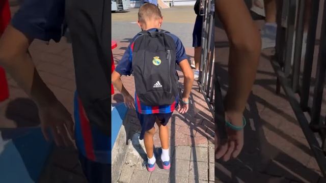 Дорога на стадион. Десятилетний футболист. смотреть онлайн