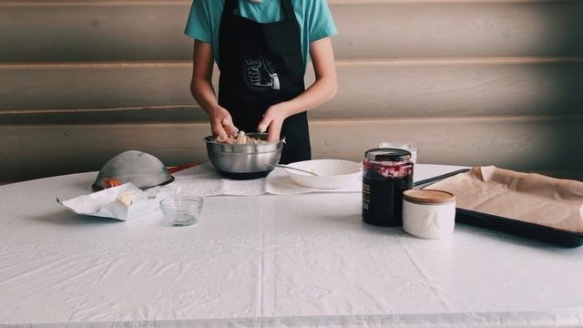 ГОТОВИМ ПИРОГ С КРОШКОЙ И ВАРЕНЬЕМ! смотреть онлайн