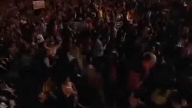 Juanes - La camisa negra live смотреть онлайн