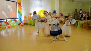 Танец с веером. Выпускной бал в детском саду