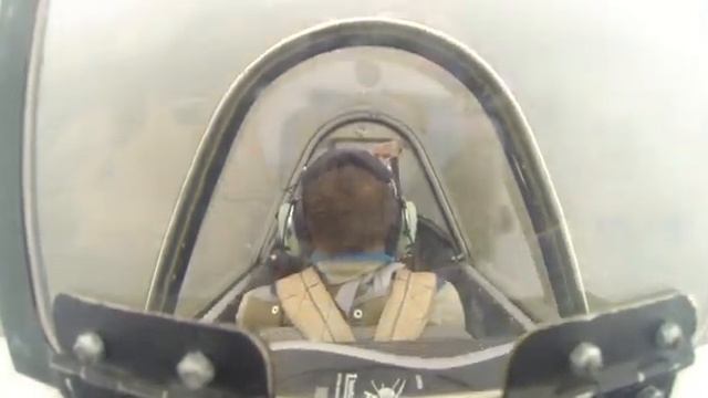 Высший пилотаж ЯК-52 аэродром Калачево.(360p) смотреть онлайн