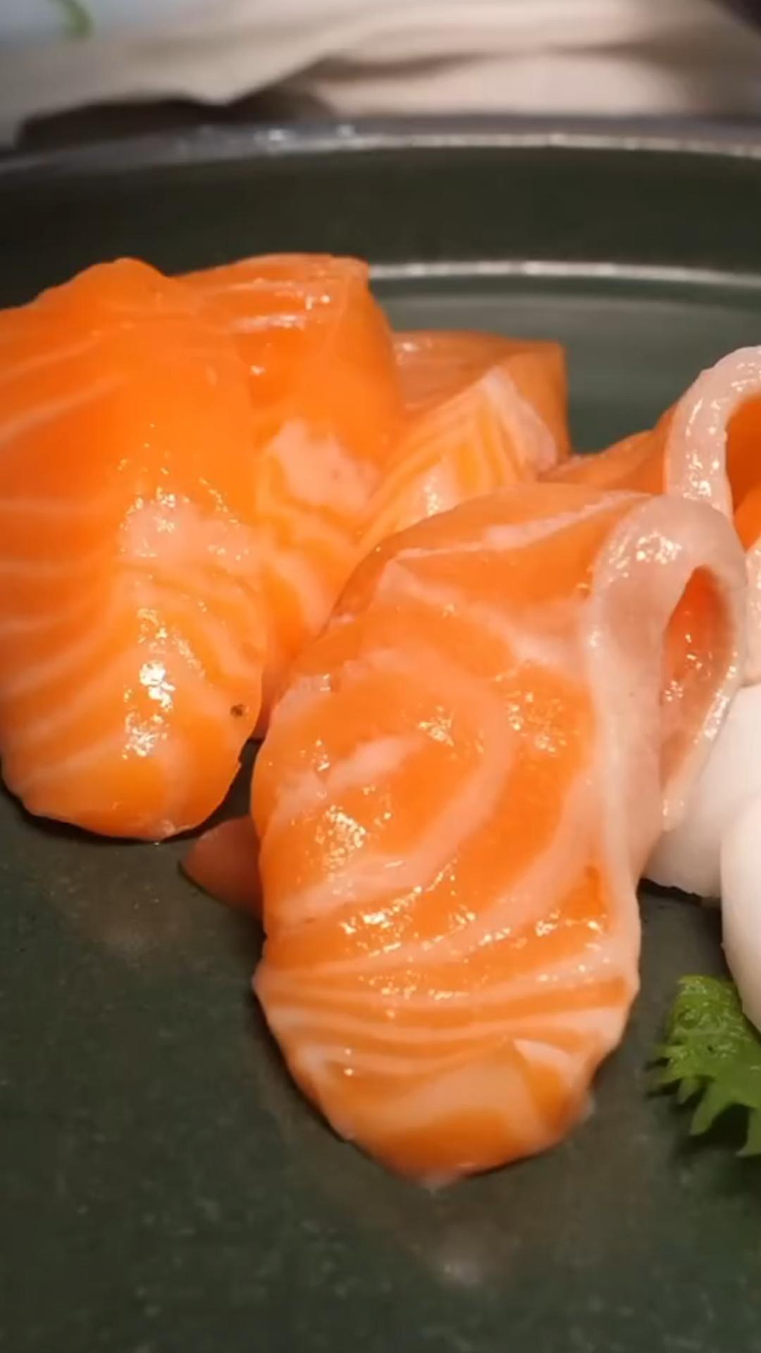 Разделка лосося на сашими #shorts #лосось смотреть онлайн