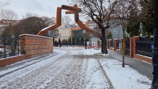 Samsung Galaxy S21 Ultra 5G - wideo z kamery tylnej 8K 24 kl/s смотреть онлайн