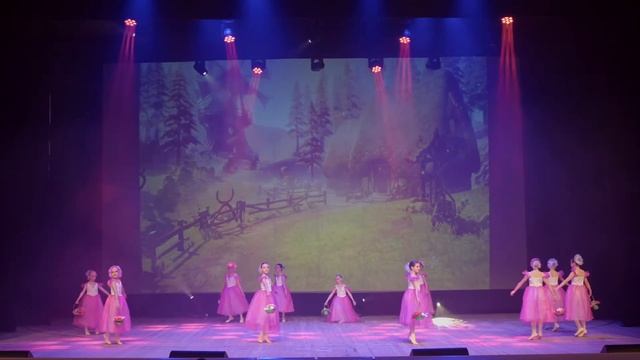 "Прогулка в лесу" (старшая группа) - ХК "Элегия" 2021 г. смотреть онлайн