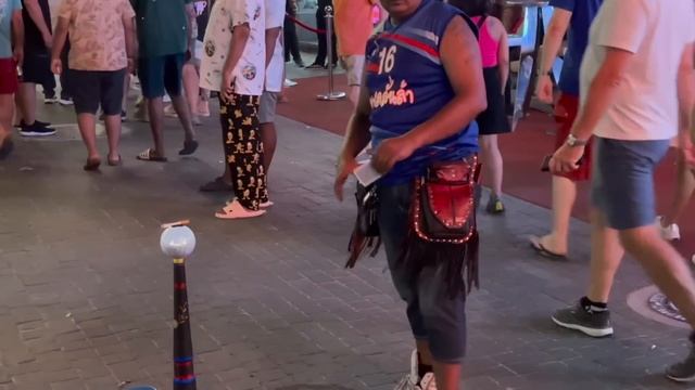 EXPLORING PATTAYA CITY'S WALKING STREET IN THE NIGHT смотреть онлайн