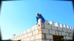 Серия 32 /  Кладка газобетонных блоков на клей второго этажа / Капитальный дом для своей семьи.mp4