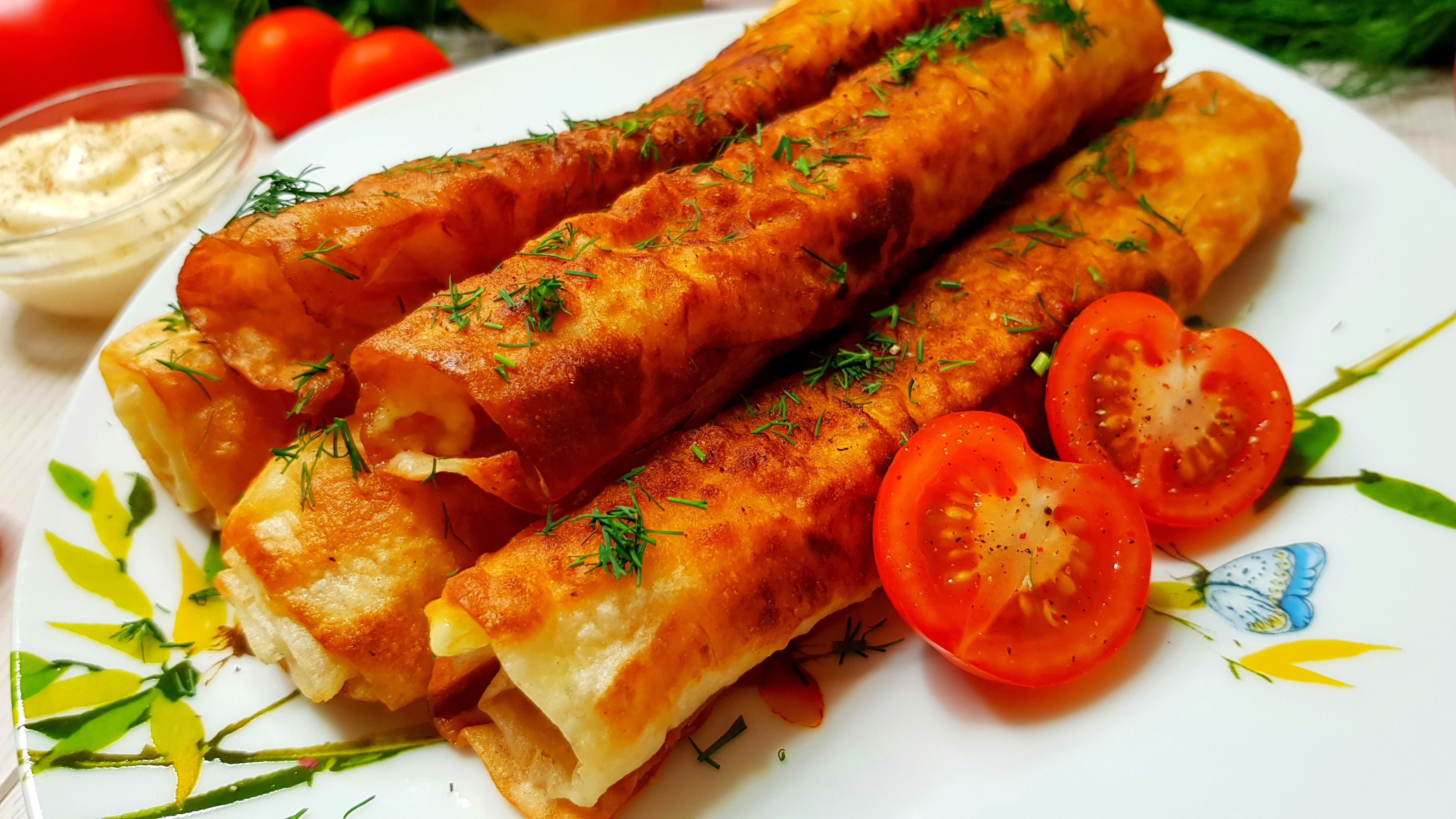 ТРУБОЧКИ-РУЛЕТИКИ (пирожки) ИЗ ЛАВАША С СЫРОМ И ТВОРОГОМ за 5 минут – мега простой и вкусный рецепт! смотреть онлайн